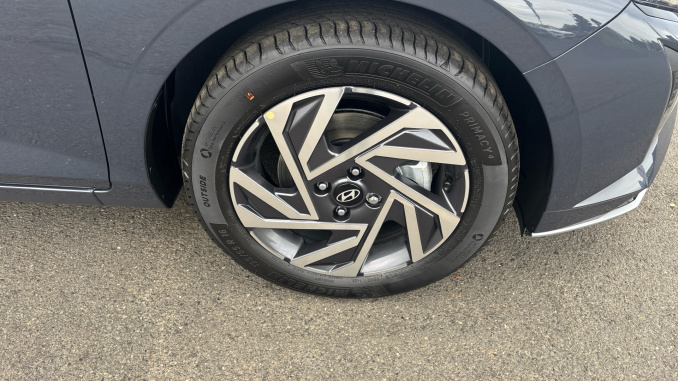 Hyundai i20 1.0T GDi 90 Element 5dr Petrol Hatchback - Image 35